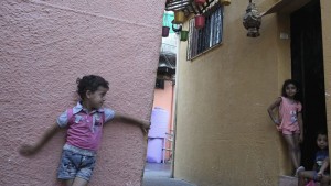 2015-06-21 04:48:18 epa04813477 Palestinian children play in the street  during the Muslim holy month of Ramadan, in Gaza City, the Gaza Strip, 21 June 2015. Muslims are obliged to abstain from eating, drinking, smoking and sex from dawn till dusk throughout the fasting month of Ramadan.  EPA/MOHAMMED SABER